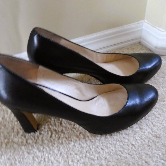 Nine West Black Leather Heels- Size 9M - Picture 7 of 16